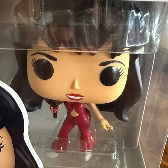 Funko Pop Selena in Sparkling Red Outfit - Picture 2 of 9